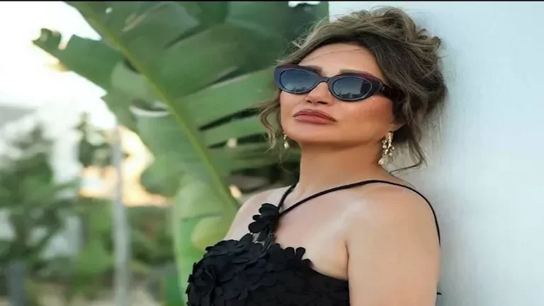 انهيار فنانة وتحسن حالة خالد الصاوي وإطلالة لافتة لليلى علوي