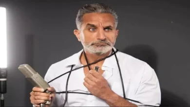 باسم يوسف يسخر بطريقة كوميدية من حفل عمرو دياب
