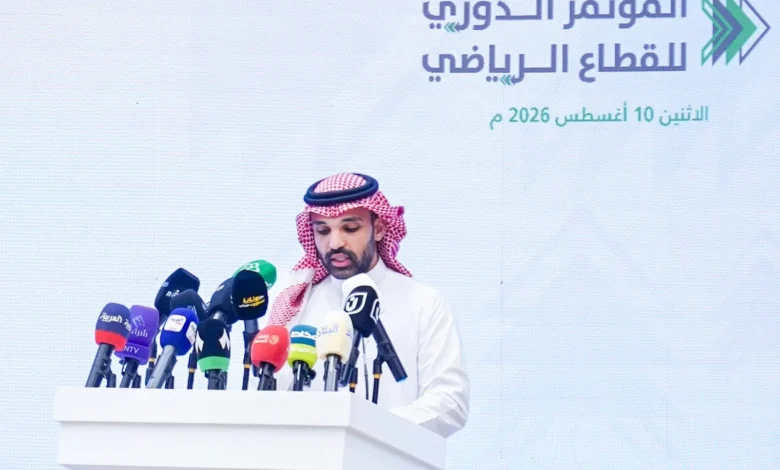 بترجي يعلن عن السماح للأندية المديونة بالتعاقد