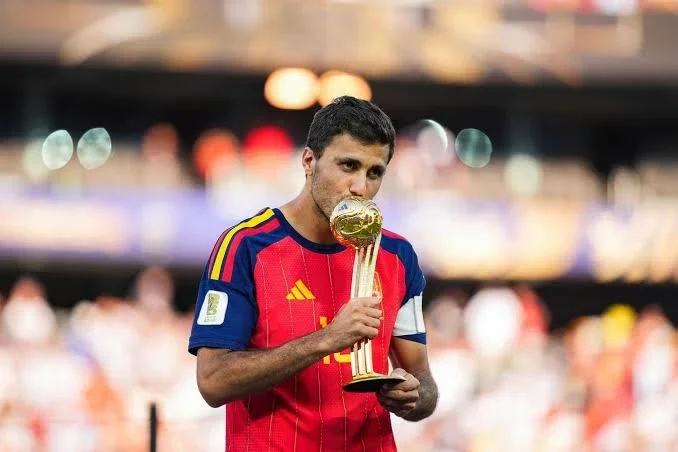 برشلونة يطرح عرضاً ثالثاً للتعاقد مع رودري