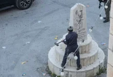 برلماني إسرائيلي يتسبب في تحطيم نصب تذكاري للشهداء الفلسطينيين بالضفة الغربية