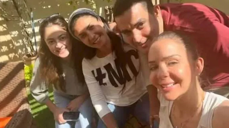 بسمة تشارك صورة مع ابنة نجلاء فتحي وتعبّر عن مشاعرها بالحنين