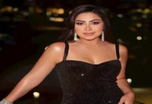 بوسي تتألق بإطلالة أنيقة في أحدث ظهور لها