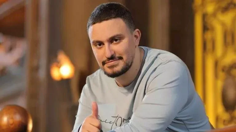 تحذير من ياسين السقا: "أمي وأختي خط أحمر وسأقوم باتخاذ الإجراءات القانونية"