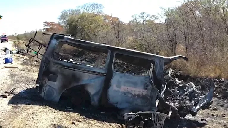 تحطم حافلة لأعضاء كنيسة في زيمبابوي يسفر عن مقتل 27 شخصًا