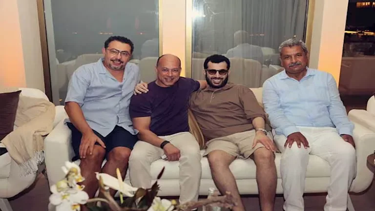 تركي آل الشيخ يلتقي بنجوم الفن والإعلام ورجال الأعمال في الساحل الشمالي