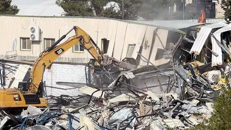 حماس تندد بهدم إسرائيل لمجمع الأونروا وتعتبره انتهاكاً للقانون الدولي