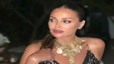 داليا البحيري تتألق بفستان صيفي أمام حمام السباحة