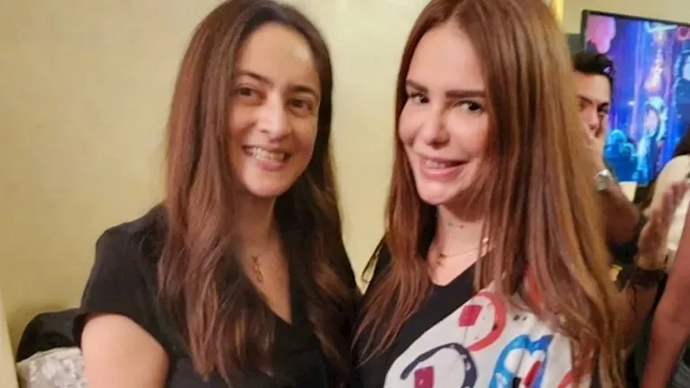 "دنيا عبدالعزيز تعبر عن حزنها لفراق ابنة نجلاء فتحي"