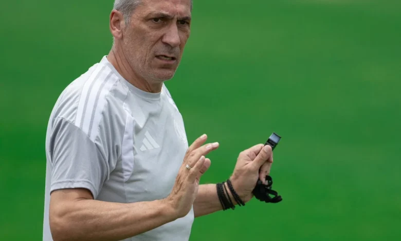 دونيس يركز على «الدوري والكأس» قبيل انطلاق «خليجي27»