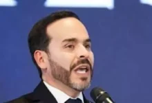 رئيس كولومبيا يطالب ترامب بتعليق الرسوم الجمركية لأسباب اقتصادية.
