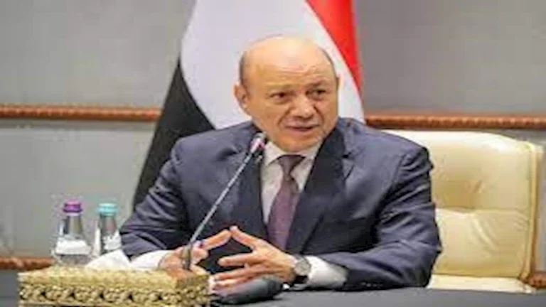 رئيس مجلس القيادة الرئاسي اليمني يوجه تحذيراً للحوثيين برسالة حاسمة