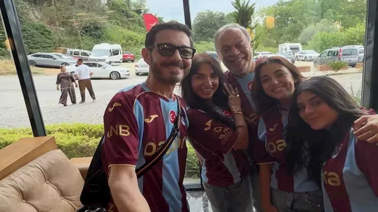 روجينا وزملاؤها في مدرجات طرابزون لدعم محمد صلاح