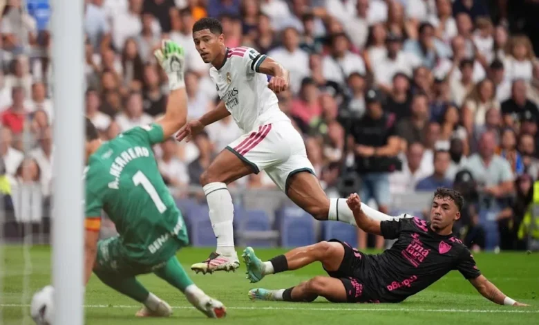 ريال مدريد يحقق فوزاً كبيراً على ملقا ويتصدر الدوري الإسباني مؤقتاً