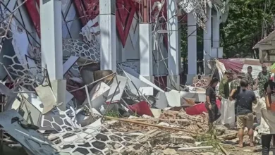زلزال بقوة 7.7 درجة يضرب إندونيسيا ويتسبب في وفاة 20 شخصاً