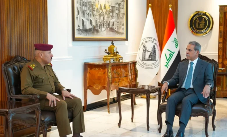 زيدان ومدير مكتب القائد العام يناقشان تعزيز سيادة القانون والاستقرار الأمني