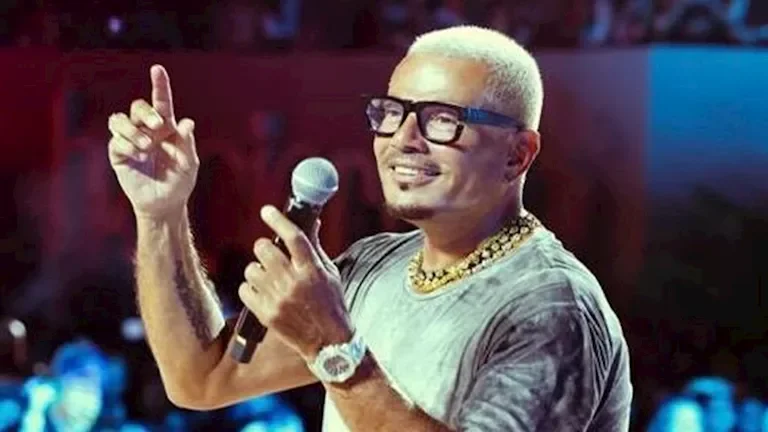"عمرو دياب يتصدر قوائم الاستماع في مصر بأغنية 'لولا البنات'"