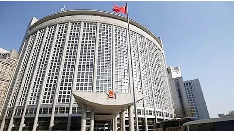 فيضانات نيبال تؤدي لفقدان نحو 100 مواطن صيني جراء انهيار طيني