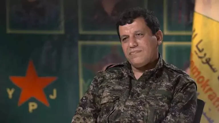 قائد قسد يعلن عن إتمام دمج المؤسسات الكردية في الدولة السورية