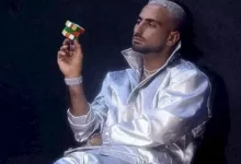 محمد الشرنوبي يثير الجدل بزي الغجر ويواجه انتقادات من شعراء ونقاد