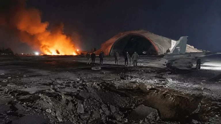 مسؤول إسرائيلي يكشف عن إبلاغ الولايات المتحدة مسبقاً بهجوم على قاعدة أبو الظهور في سوريا