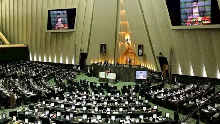 مسؤول إيراني: تحولنا إلى الاستراتيجية الهجومية وواشنطن عاجزة عن استمرار الحصار الطويل
