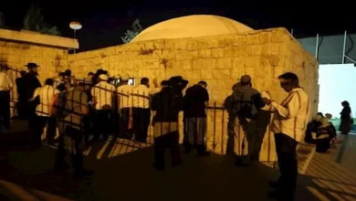 مستوطنون يقتحمون قبر يوسف في نابلس بحماية القوات الاحتلالية