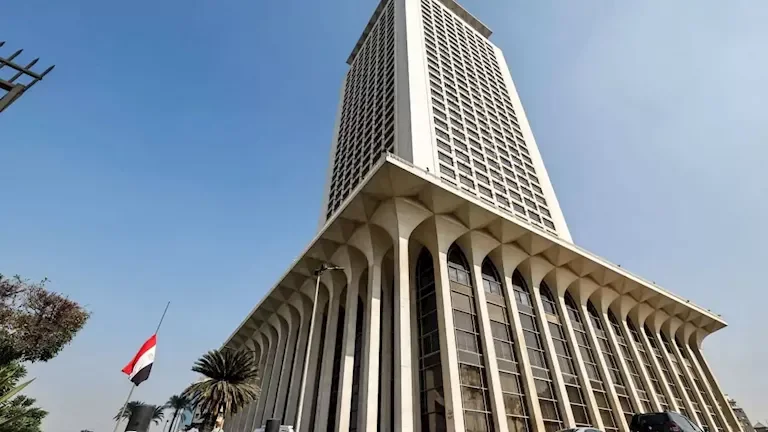 مصر تعبر عن تعازيها لإندونيسيا وتؤكد تضامنها مع الشعب الإندونيسي بعد الزلزال