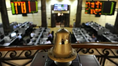 مصر تواجه تحديات اقتصادية مع ارتفاع البورصة وضغوط النفط على المالية العامة