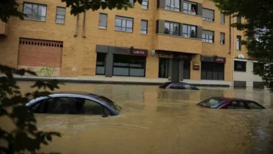 مصرع شخصين وإصابة طفلين نتيجة فيضانات في إسبانيا
