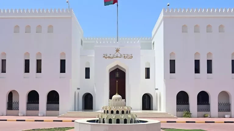 مفاوضات عمان مع إيران حول مضيق هرمز تسير في اتجاه إيجابي وبناء