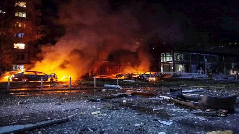 مقتل 14 شخصًا وإصابة أكثر من 120 في هجوم روسي على أوكرانيا