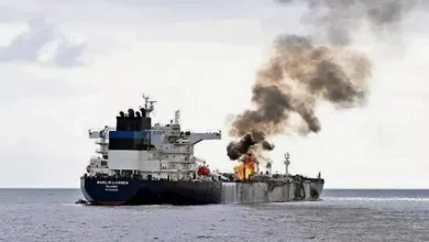 مقتل أربعة بحارة في هجوم حوثي على سفينة في باب المندب