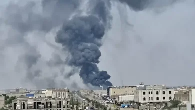 مقتل شخص وإصابة 8 آخرين جراء قصف حوثي على ميناء المخا في اليمن