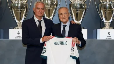 مورينيو يوقع عقد تدريب ريال مدريد ويتلقى ثلاث هدايا