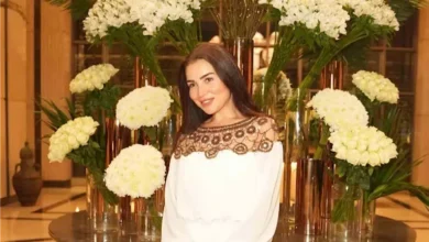 مي عز الدين تتألق بإطلالة أنيقة تشبه الملكات الفرعونية والجمهور يشيد بجمالها