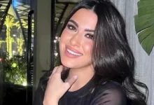 ميرنا نور الدين تتألق بمكياج هادئ في أحدث إطلالة لها