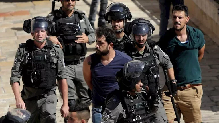 نادي الأسير يعلن اعتقال 60 فلسطينيًا خلال العدوان الإسرائيلي على مخيم قلنديا