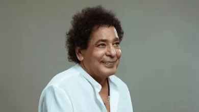 ناقدة موسيقية: محمد منير يتصدى لتحديات الذكاء الاصطناعي من خلال "يسألوا عنك"