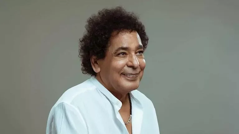 ناقدة موسيقية: محمد منير يتصدى لتحديات الذكاء الاصطناعي من خلال "يسألوا عنك"