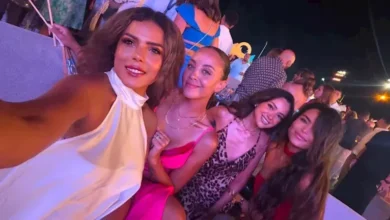 ناهد السباعي تشارك صوراً مع أسماء جلال ونجمات الفن في حفل ساحلي مميز