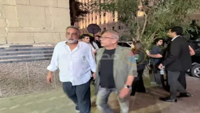 نجوم الفن يتضامنون مع ماريان خوري في عزاء زوجها بحضور ليلى علوي ويسري نصر الله