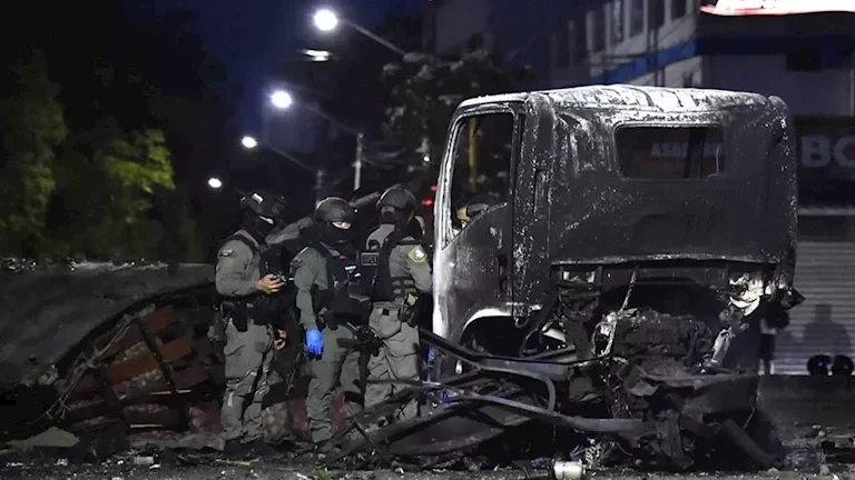 هجوم إرهابي بسيارة مفخخة في كولومبيا عقب تولي الرئيس الجديد منصبه