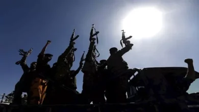 هجوم صاروخي حوثي متجدد يستهدف ميناء المخا ويسفر عن سقوط ضحايا