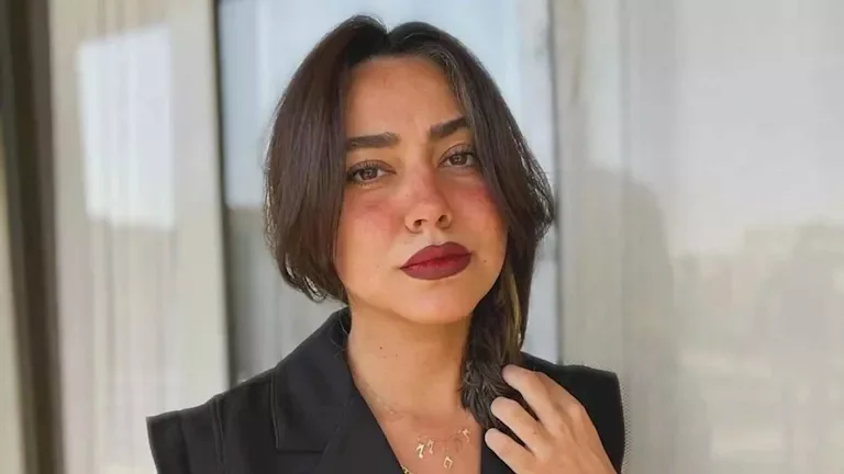 هند عبد الحليم تطلق أغنية جديدة بعنوان "مَن أنا؟" باللغة العربية الفصحى