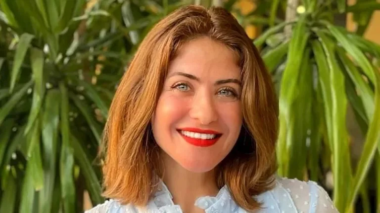 "هيدي كرم تثير الجدل مجددًا حول الساحل وتتصدر الترند"