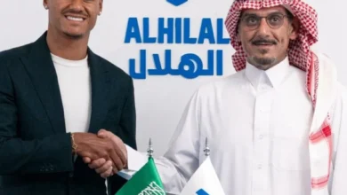 واتكينز يتصدر هجوم الهلال في مواجهة الأهلي