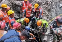 آلاف المفقودين وارتفاع حصيلة القتلى إلى أكثر من 1200 في نيبال بعد أسبوع من الفيضانات القاسية
