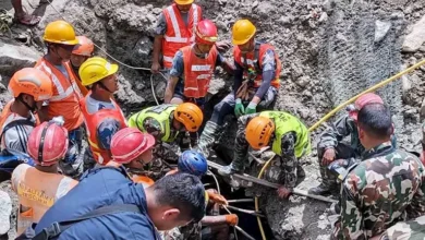 آلاف المفقودين وارتفاع حصيلة القتلى إلى أكثر من 1200 في نيبال بعد أسبوع من الفيضانات القاسية