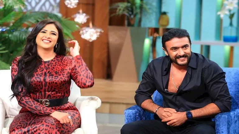 أحمد العوضي يرد على متابع بعد اعتذاره لياسمين عبد العزيز: "اللي يولع على العام"